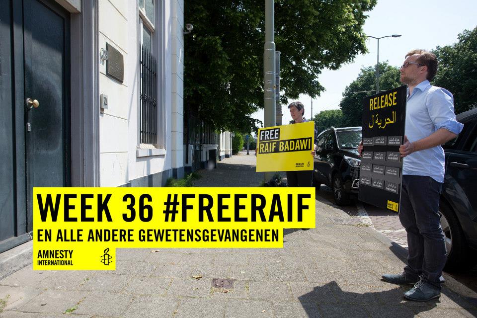 Yvette en Emile Affolter, perswoordvoerder van Amnesty Nederland, die 's avonds in België over de Europese Spelen te zien was op CANVAS