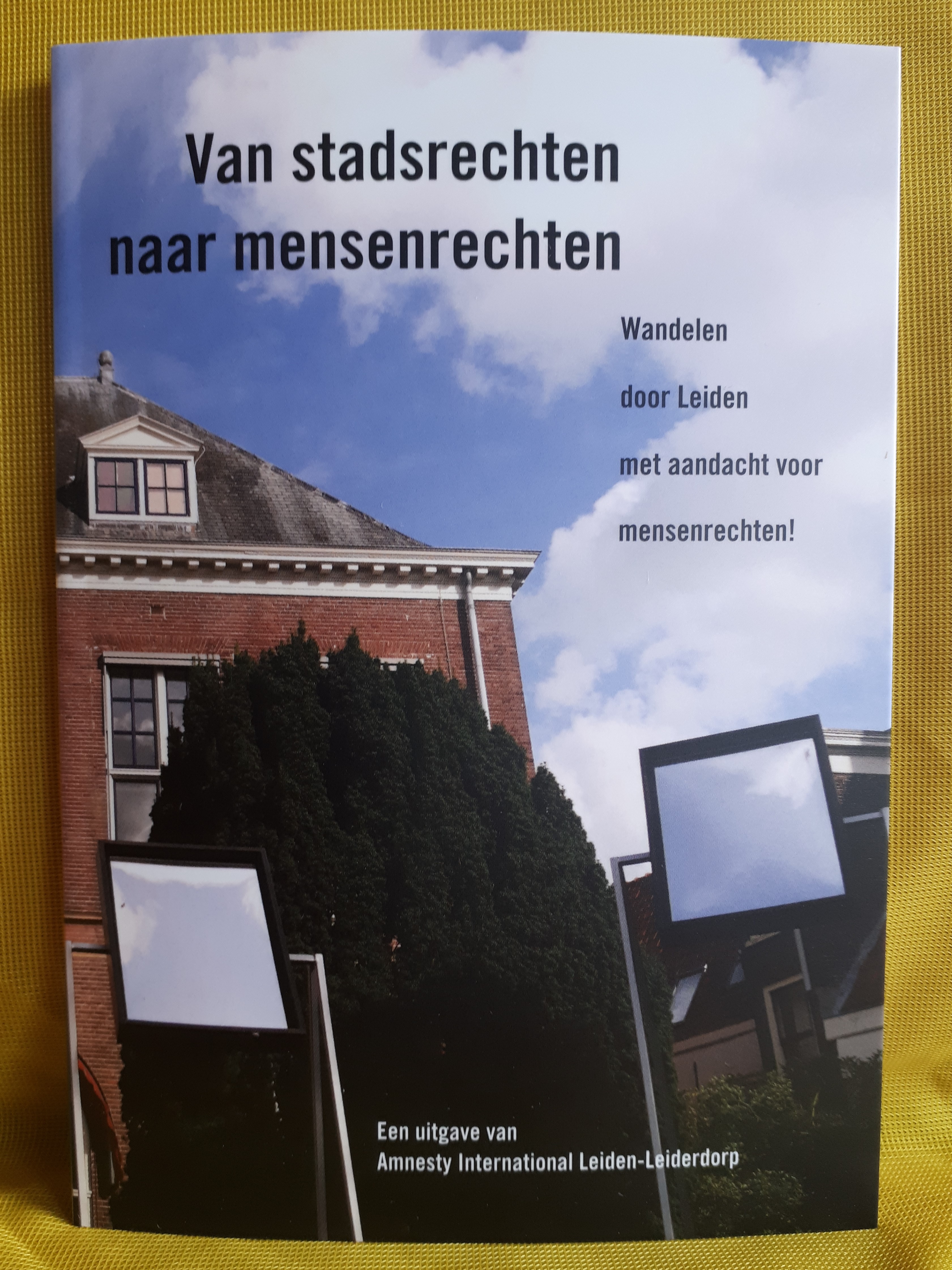 Boekje geel